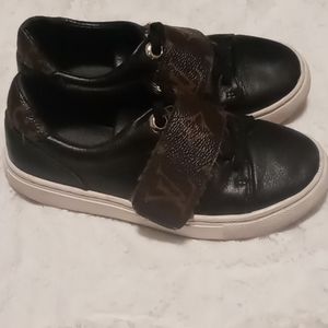 Kids Louis Vuitton Front Strap Sneakers